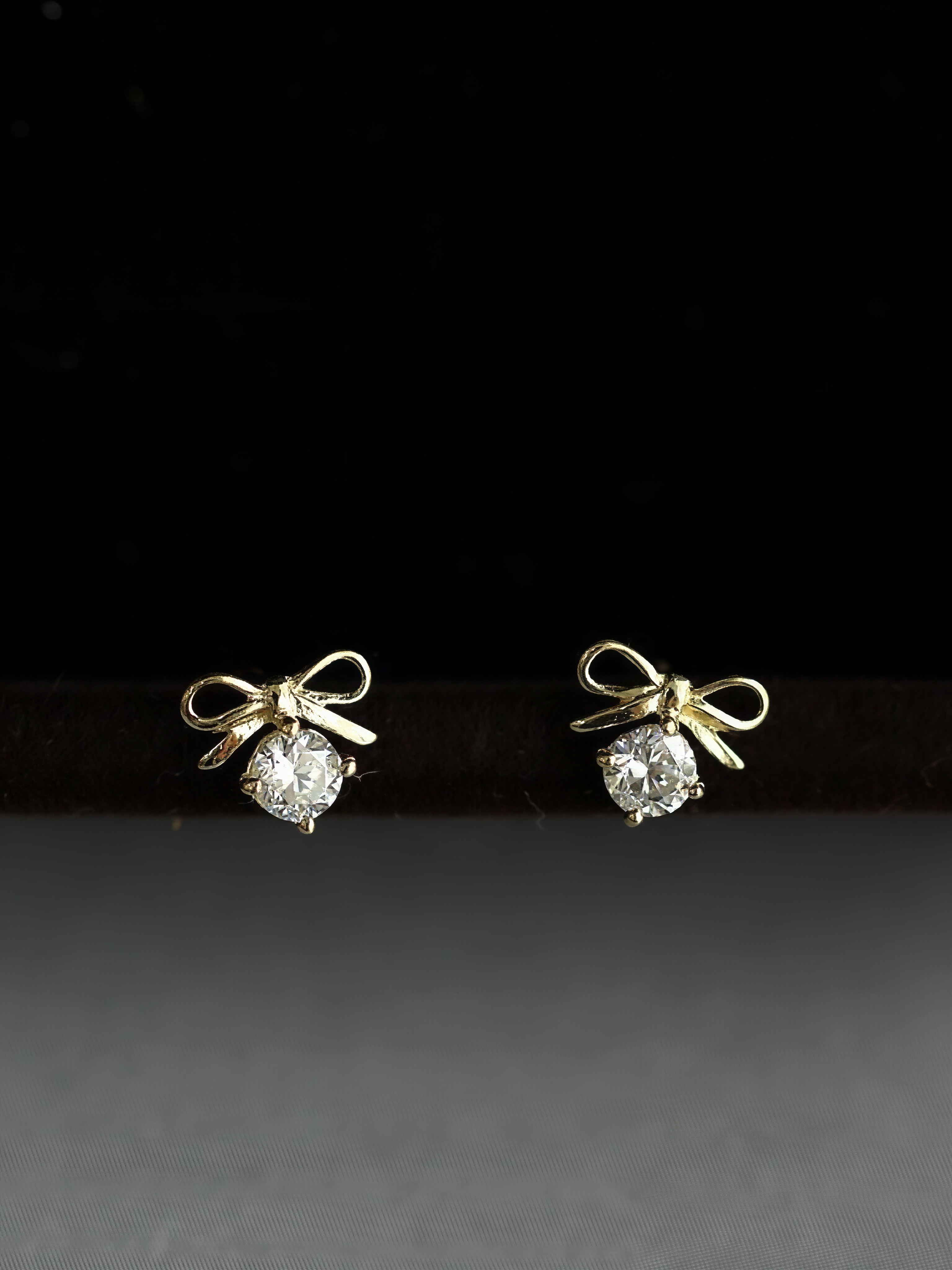Bow Kiss Studs