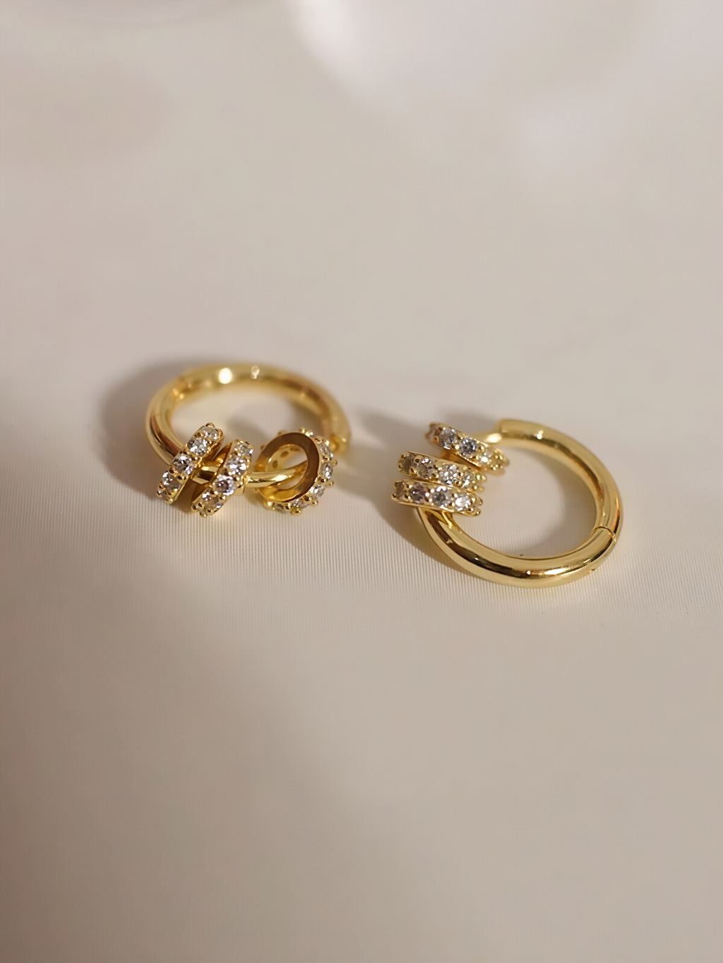 Knots Hoops