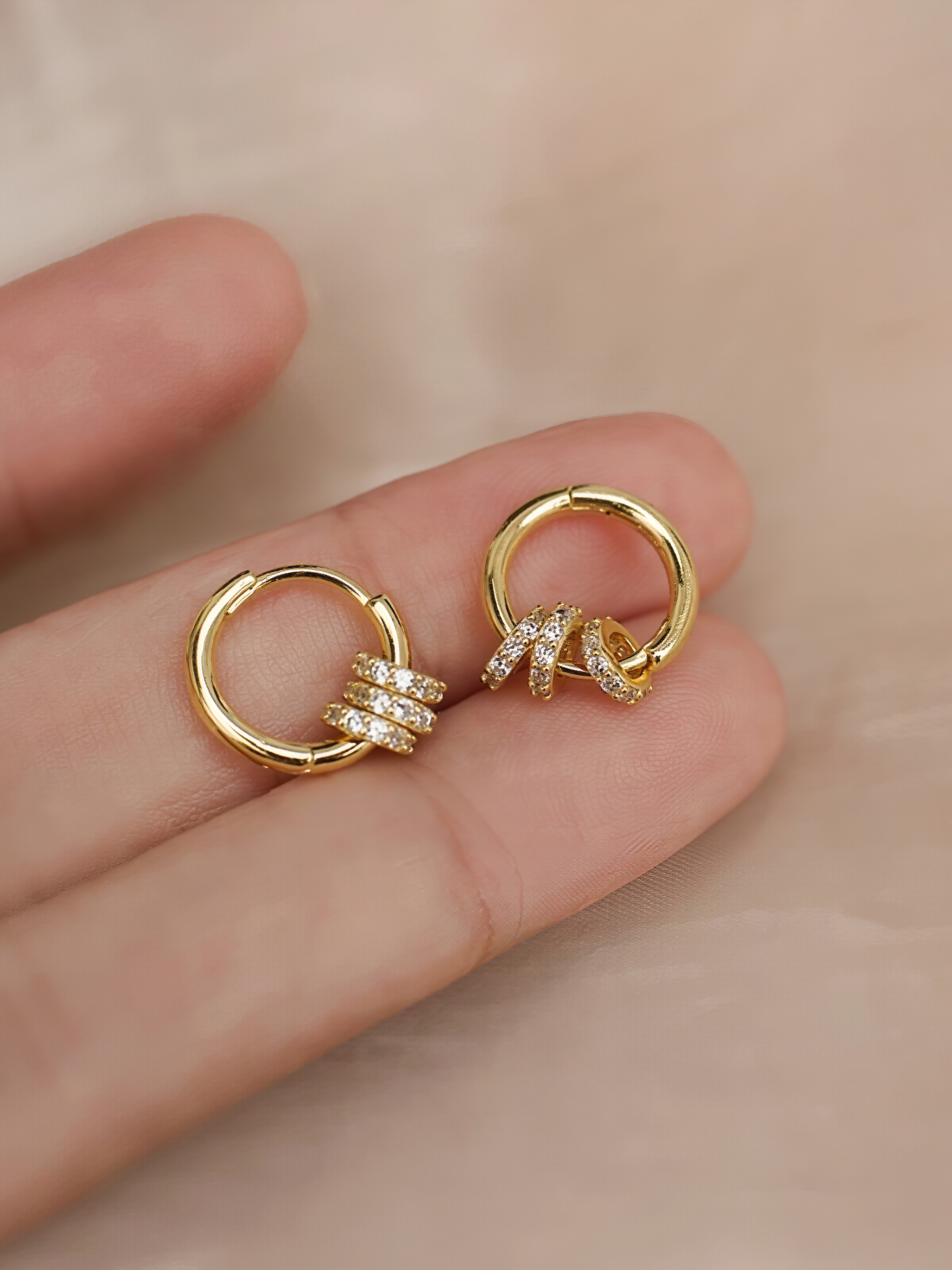 Knots Hoops