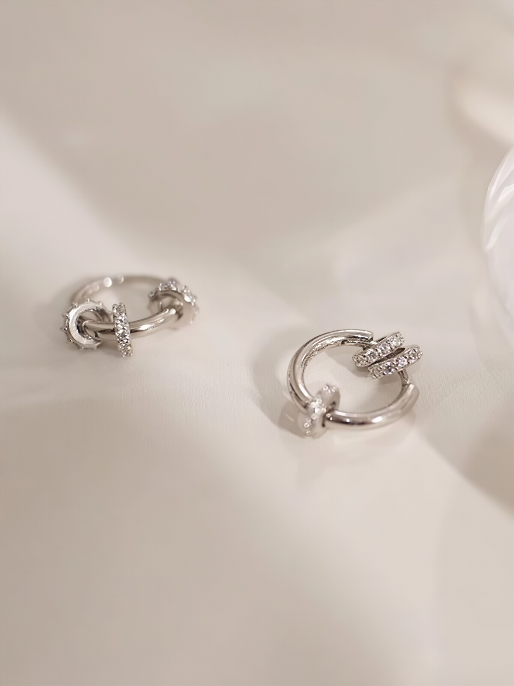 Knots Hoops
