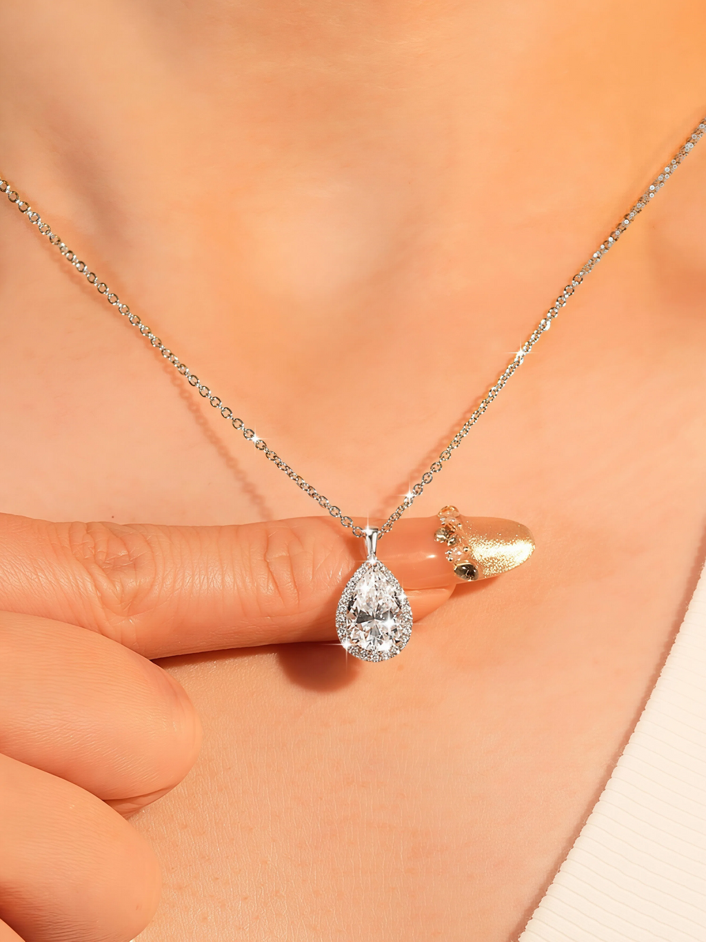 Léonie Moissanite Necklace