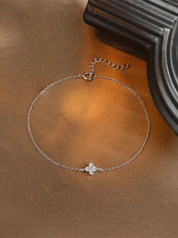 Clou Moissanite Bracelet