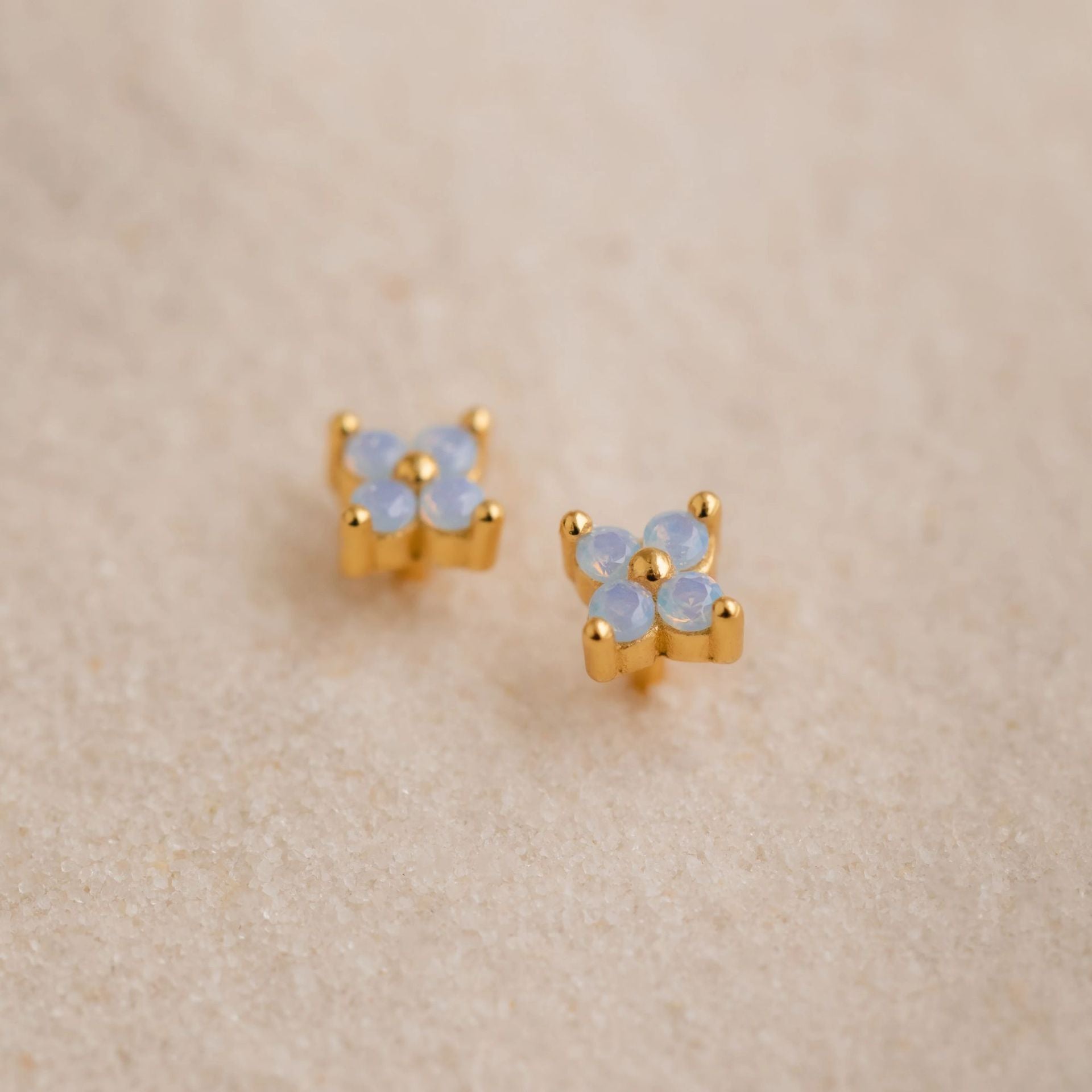 Dewlight Studs