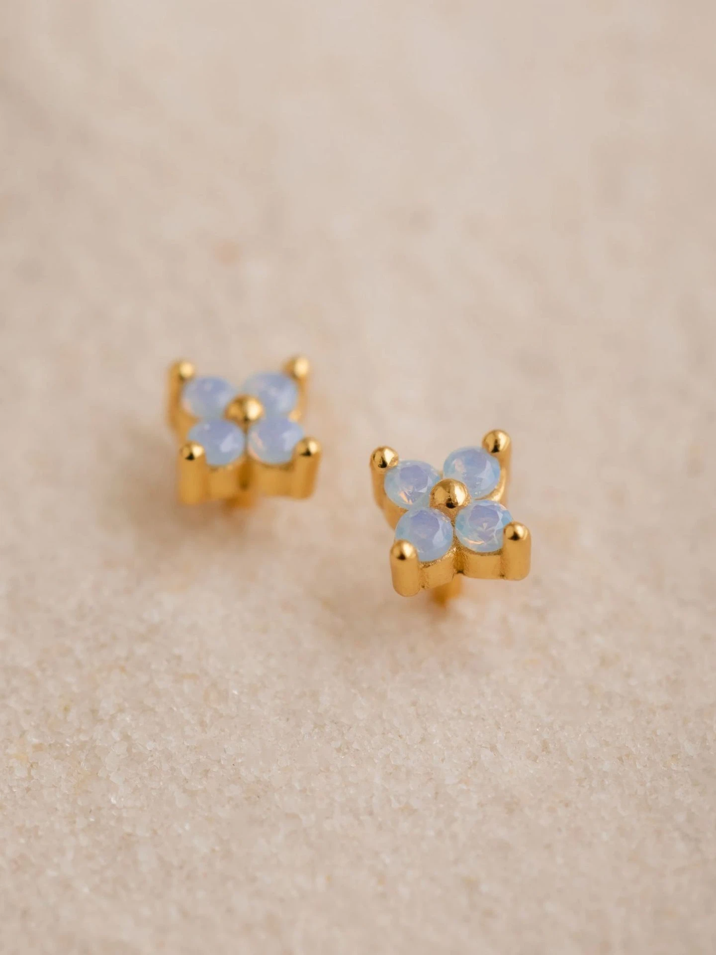Dewlight Studs