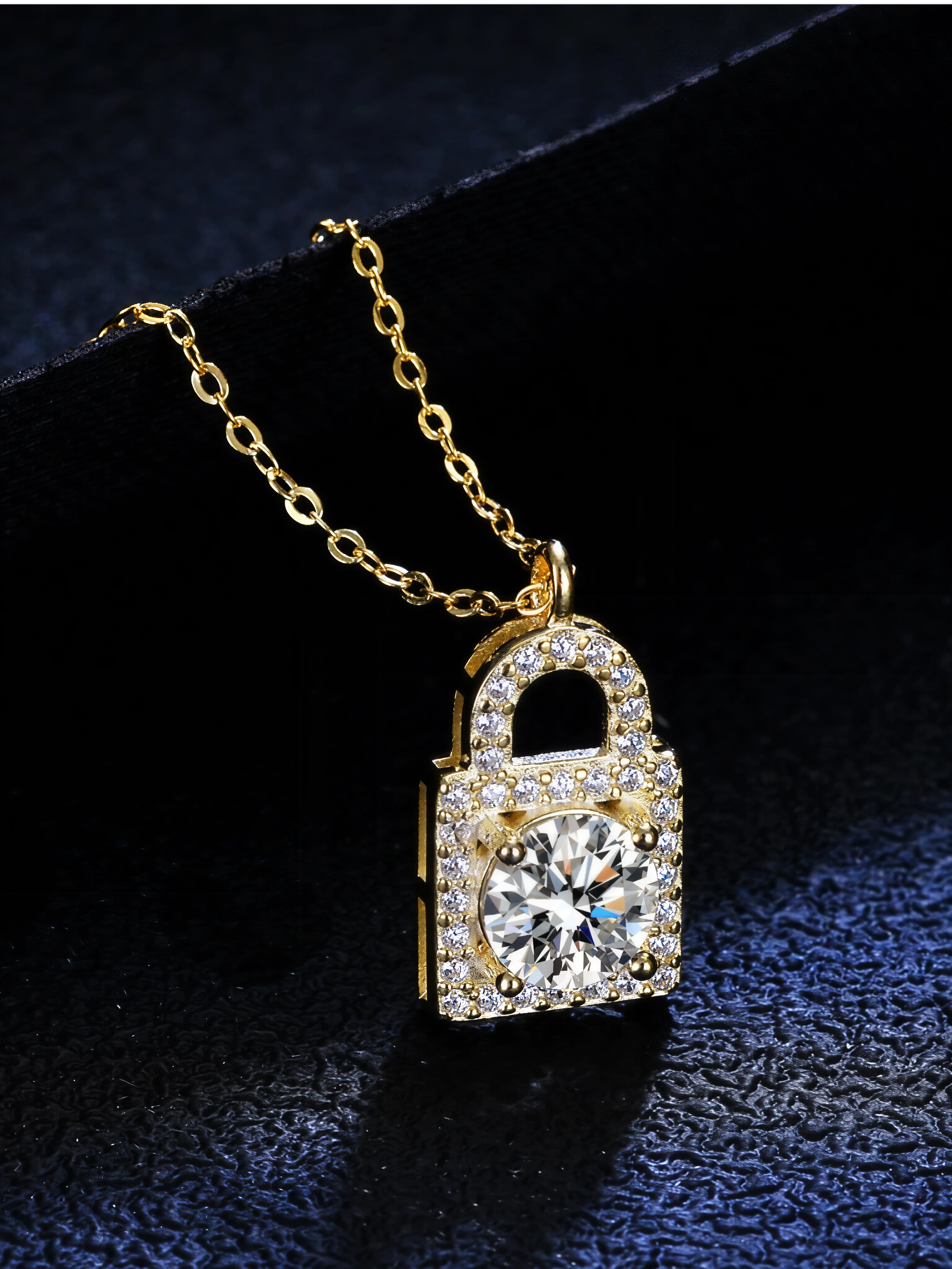 Esmé Moissanite Necklace