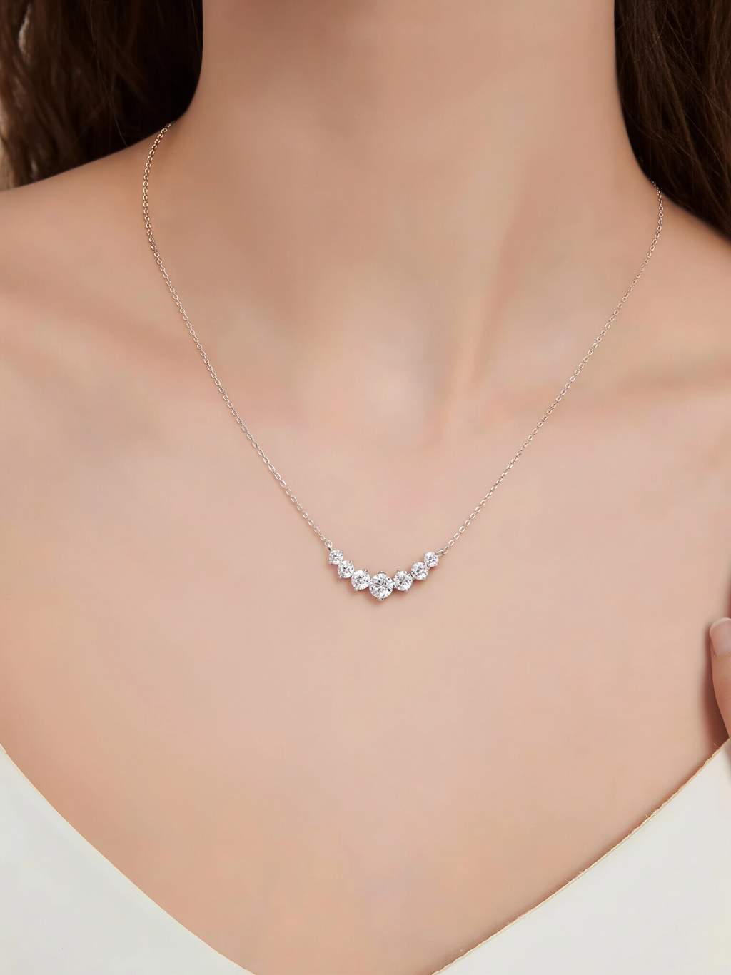 Élise Moissanite Necklace