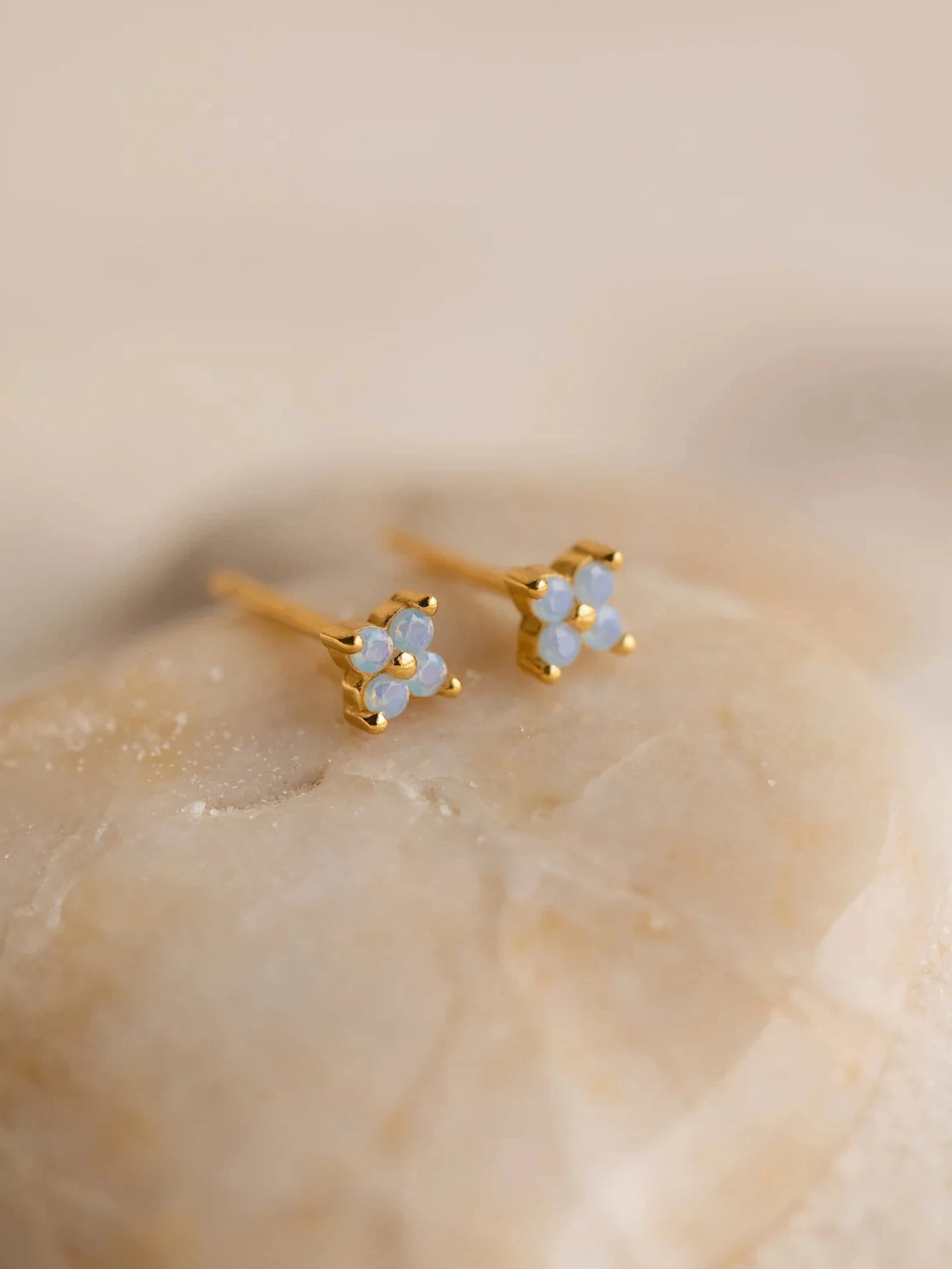 Dewlight Studs