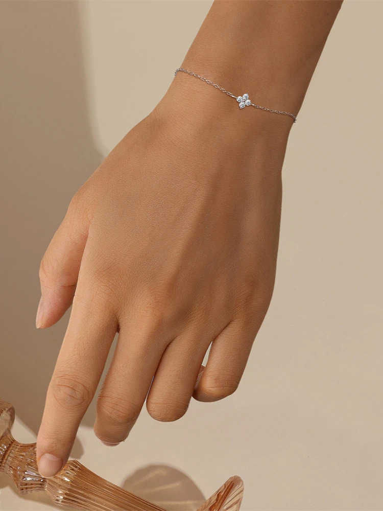 Clou Moissanite Bracelet