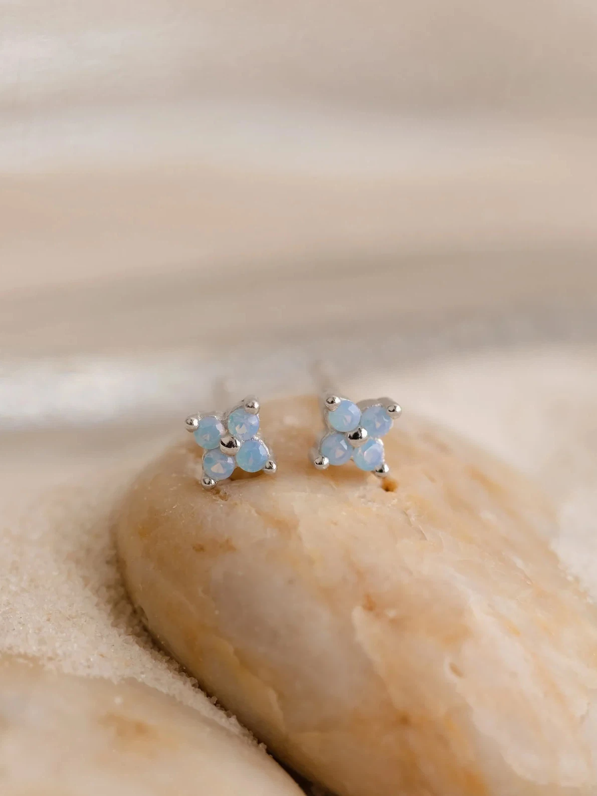 Dewlight Studs